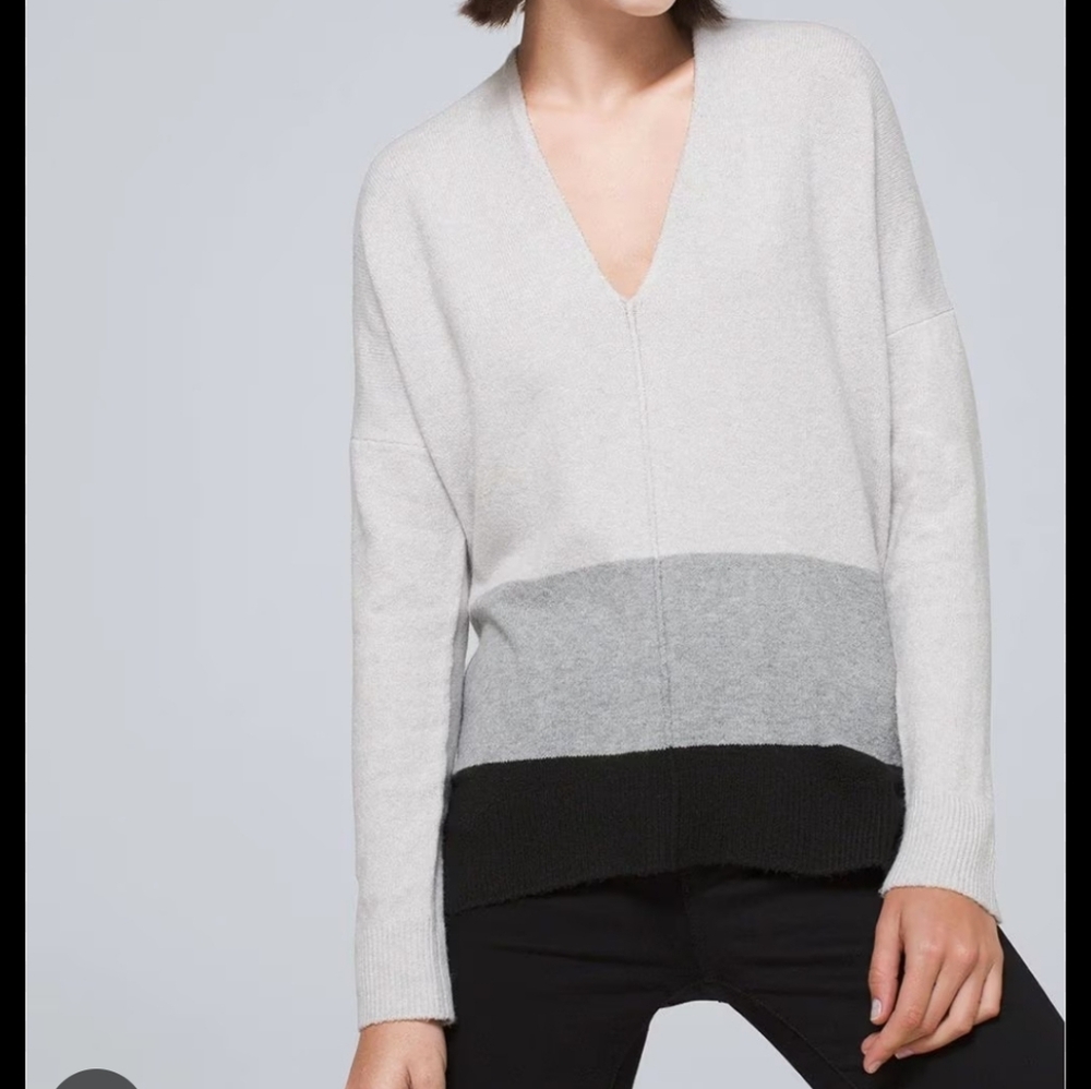 NWT White House Black Market V-Neck Tunic Sweater In Color block Gray/Black